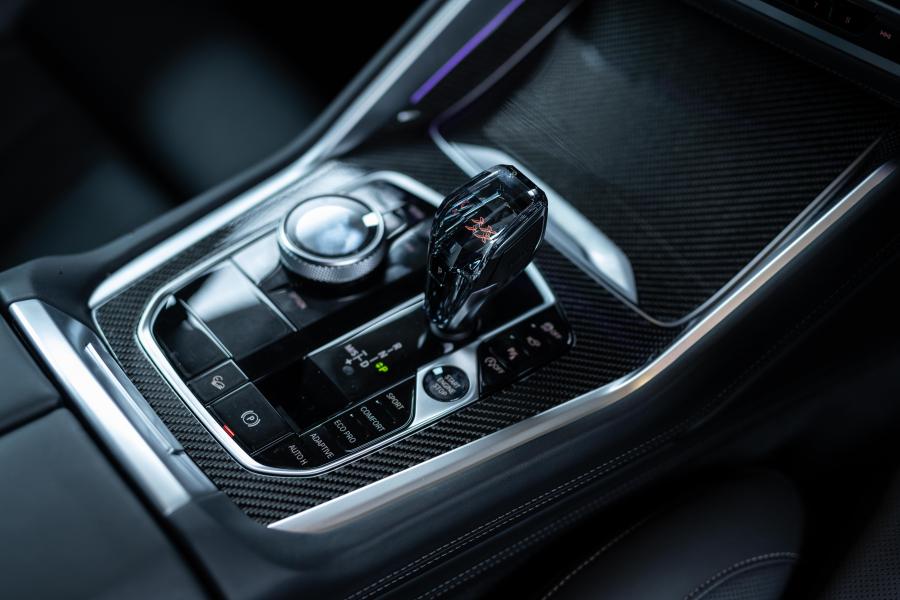Детали интерьера BMW X6 xDrive35d M Sport (G06) 2020 года  (JP) (фото 6 из 19)